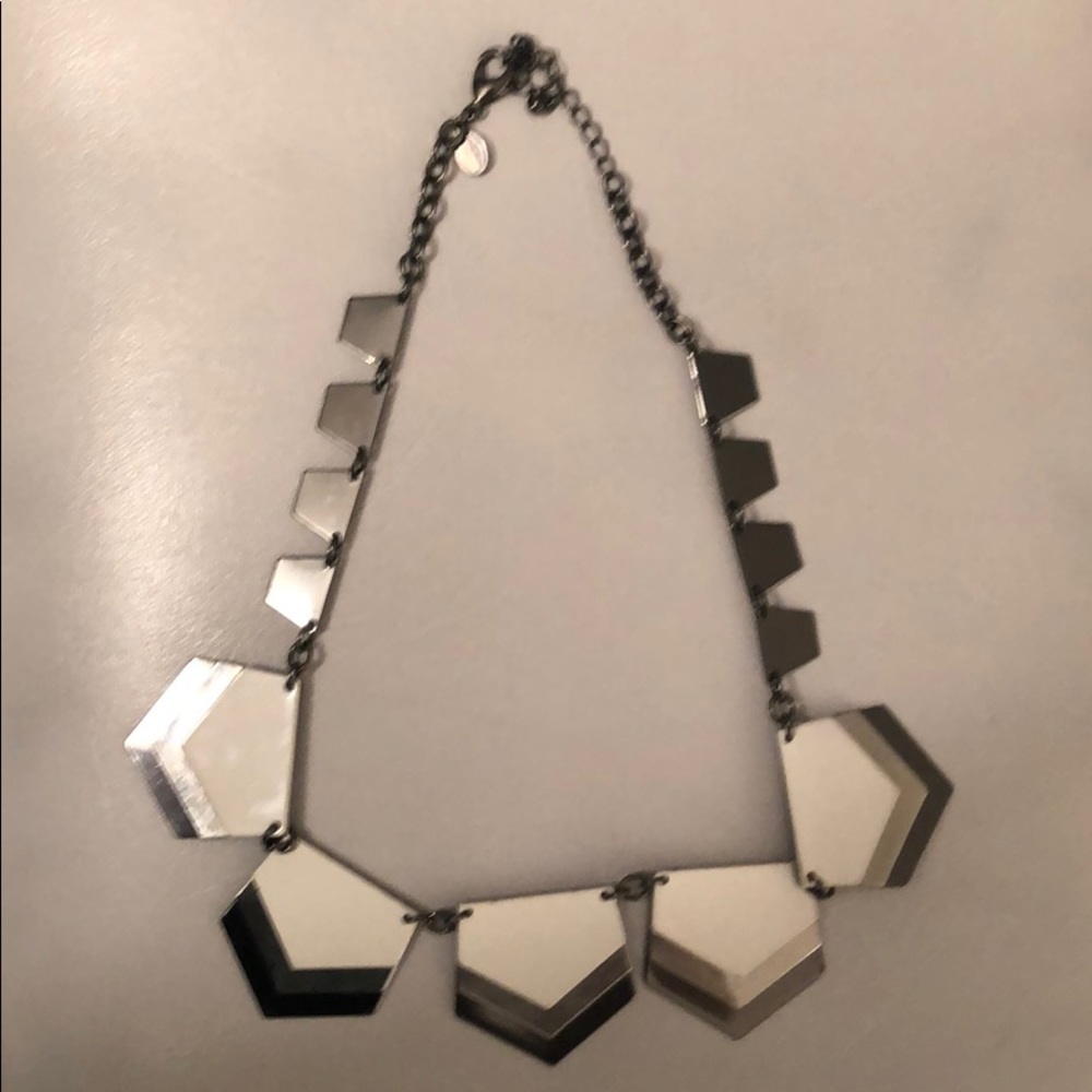 Geometric statement necklace